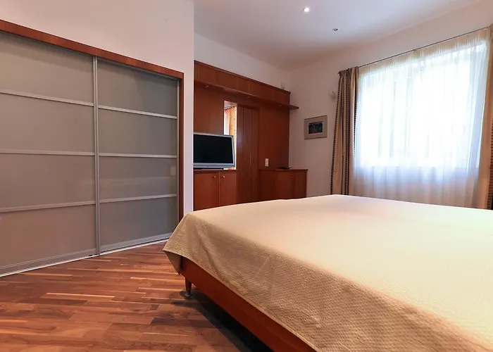 Apartment-oberlaa *